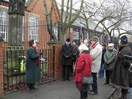 Wreath laying 01